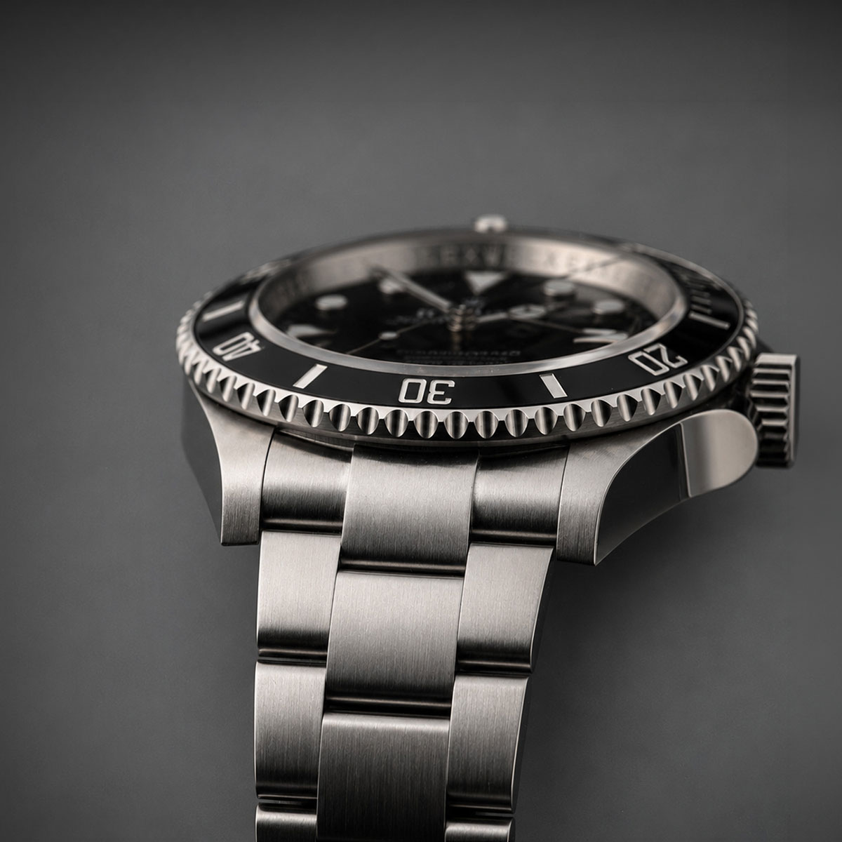 Polieren und Bürsten der Oberfläche eines Rolex-Armbands