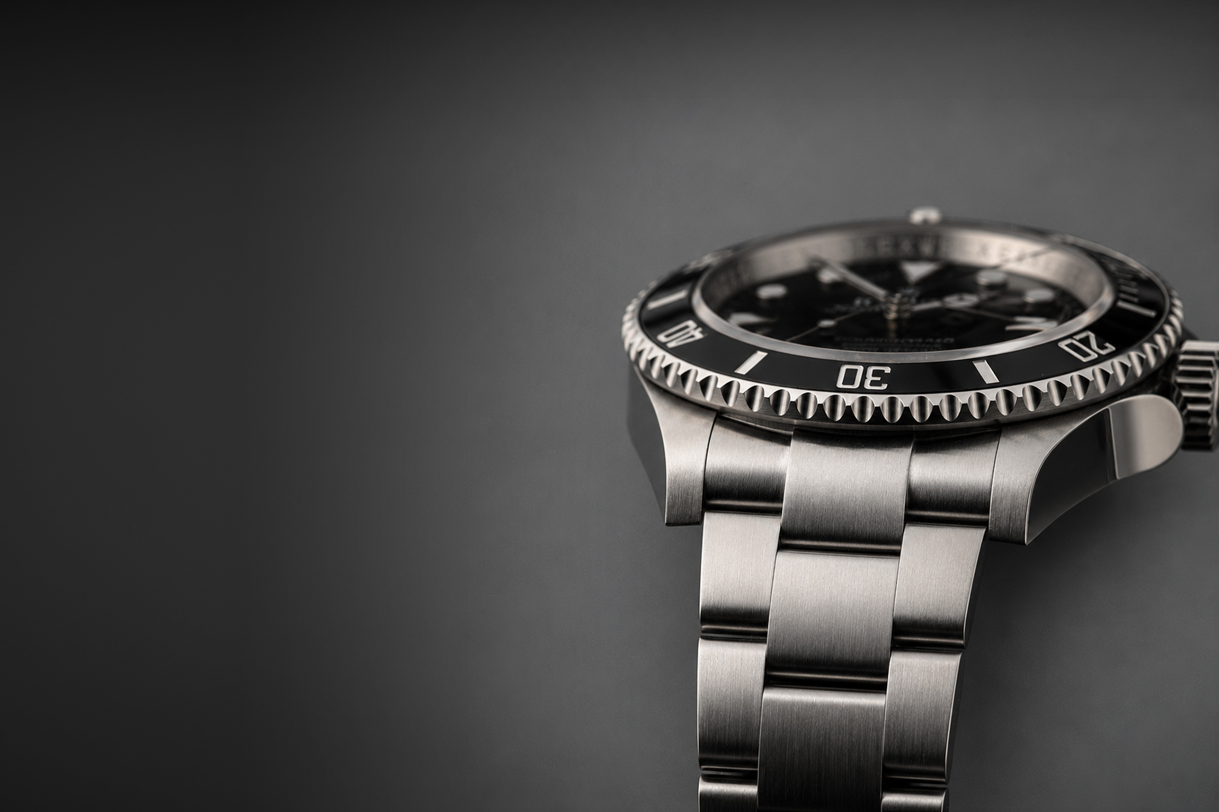 Polieren und Bürsten der Oberfläche eines Rolex-Armbands